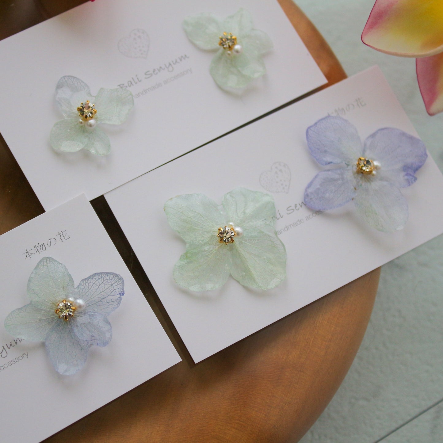 Hydrangea Petal No.13 パーツ選べます。Clip-on or Titanium Pierce