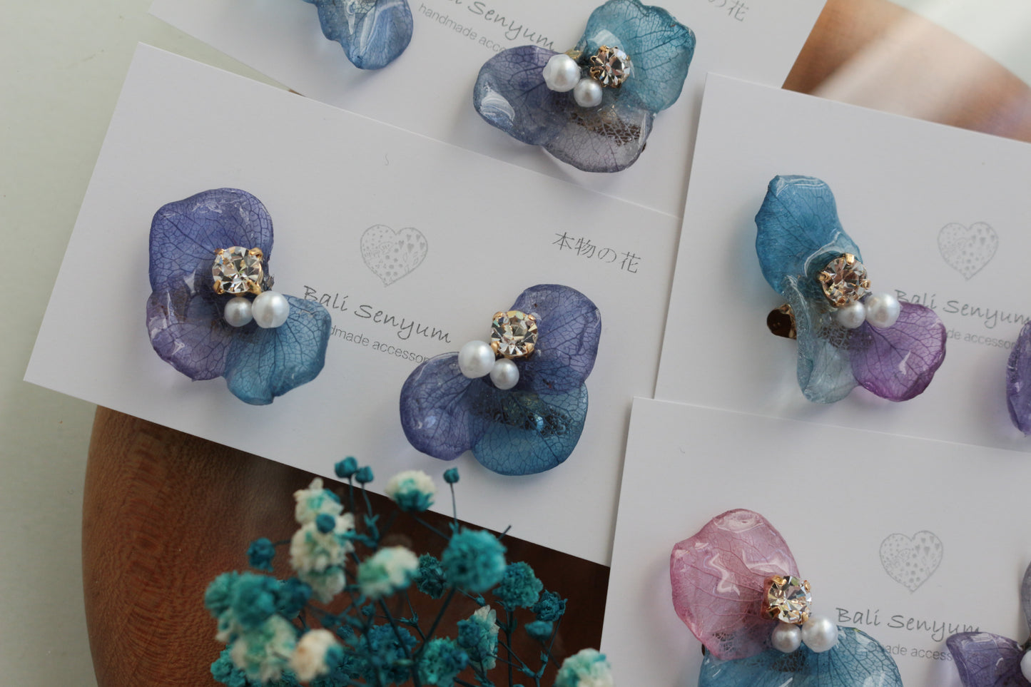 Gradation Hydrangea Wing No.132 - Clip-on(イヤリング)