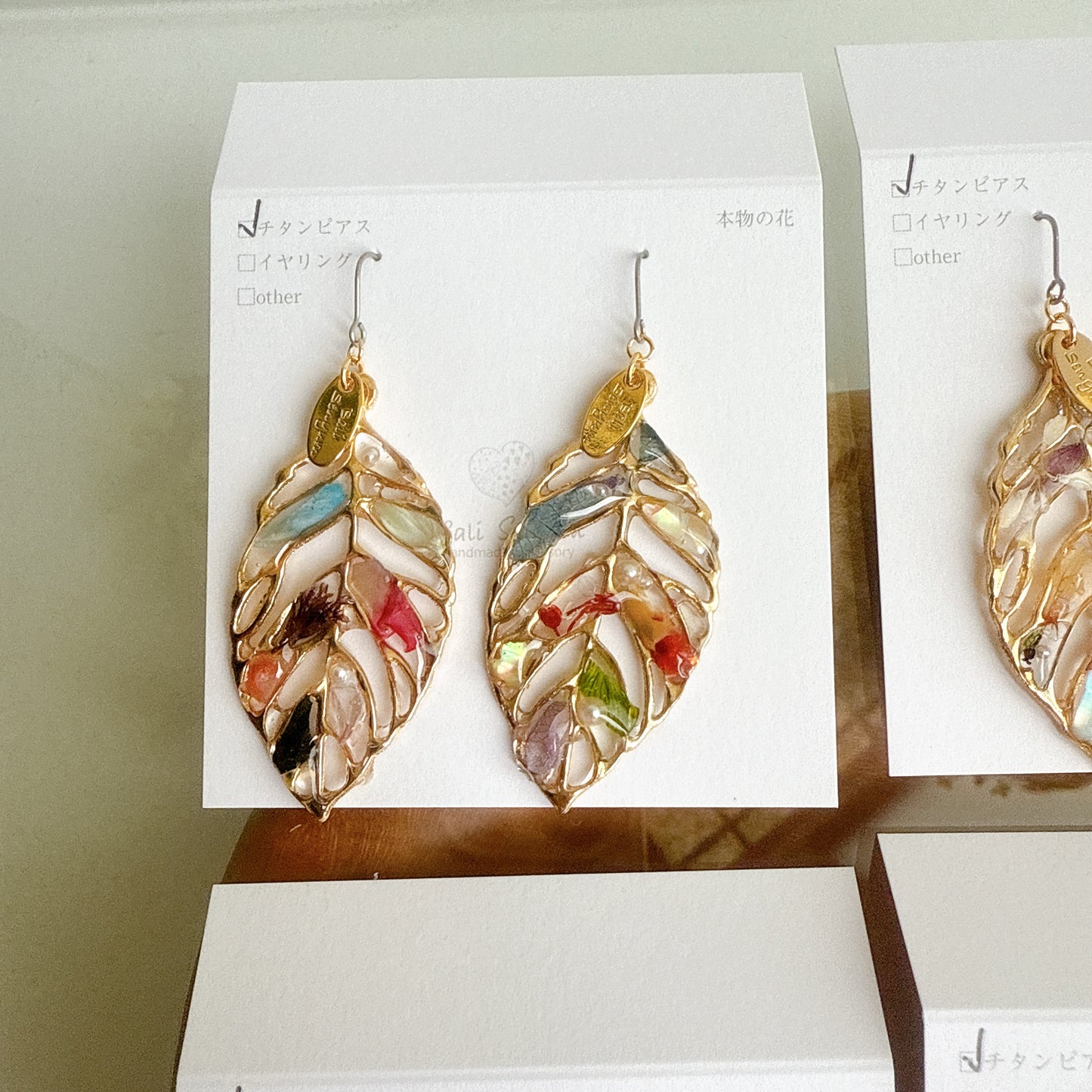 Leaf Earrings With Seasonal Flower Petals No.54 ピアスorイヤリング