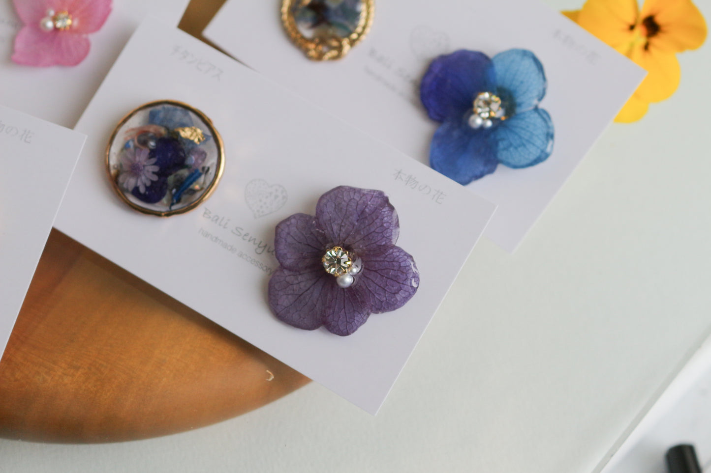 Hydrangea and Flower Medallion チタンピアス Titanium Pierce Earring No.14