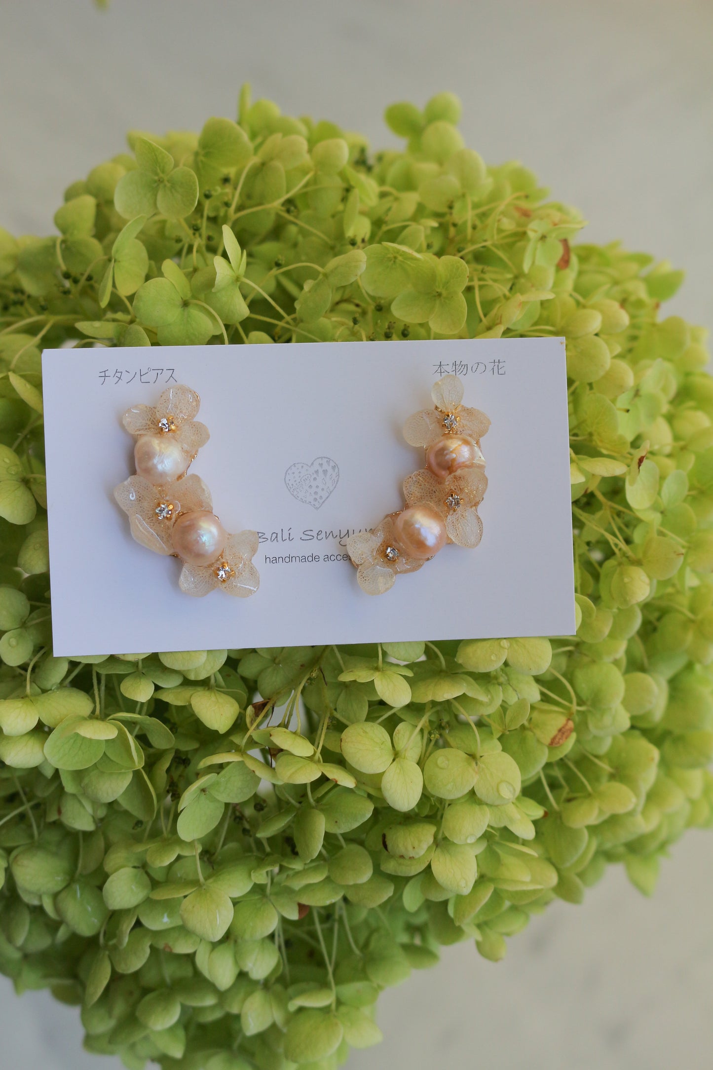 Hanayome Earrings with Pearl - White