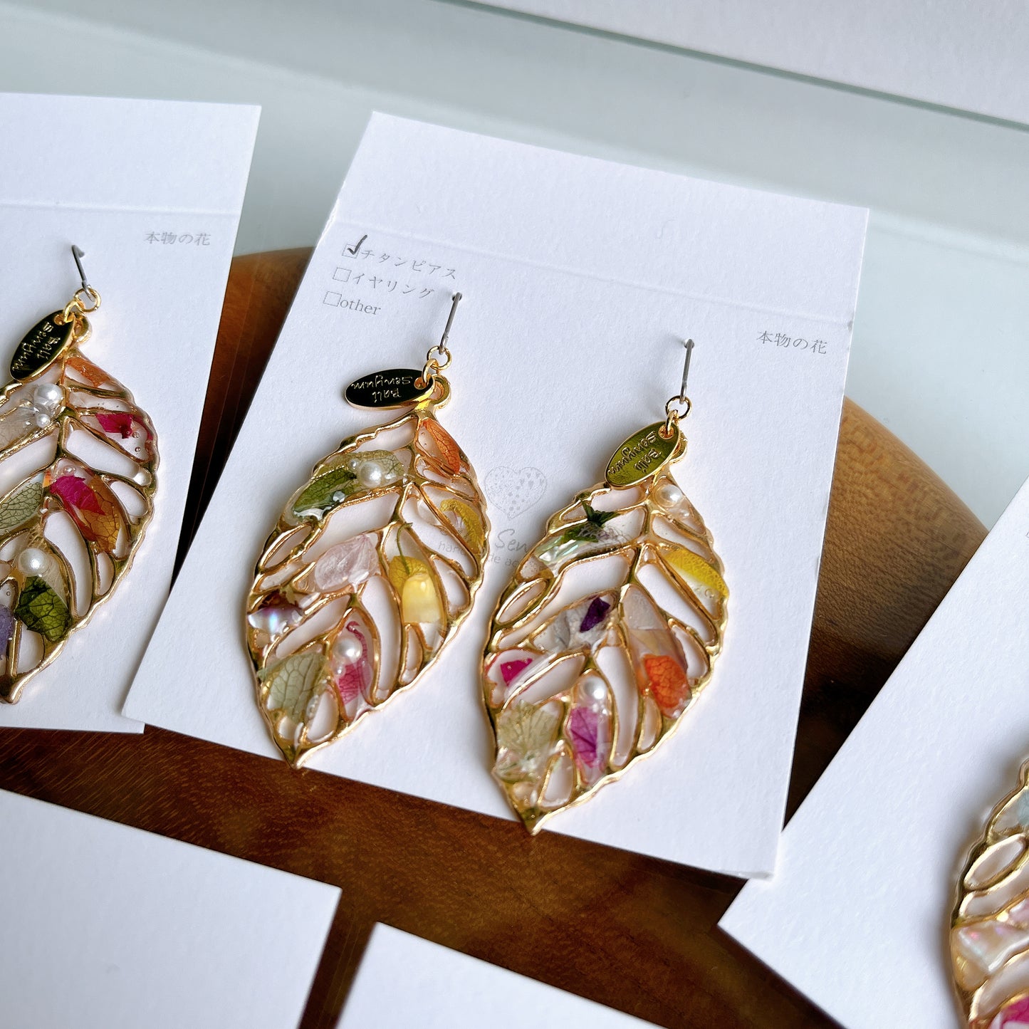 Leaf Earrings With Seasonal Flower Petals No.47 ピアスorイヤリング