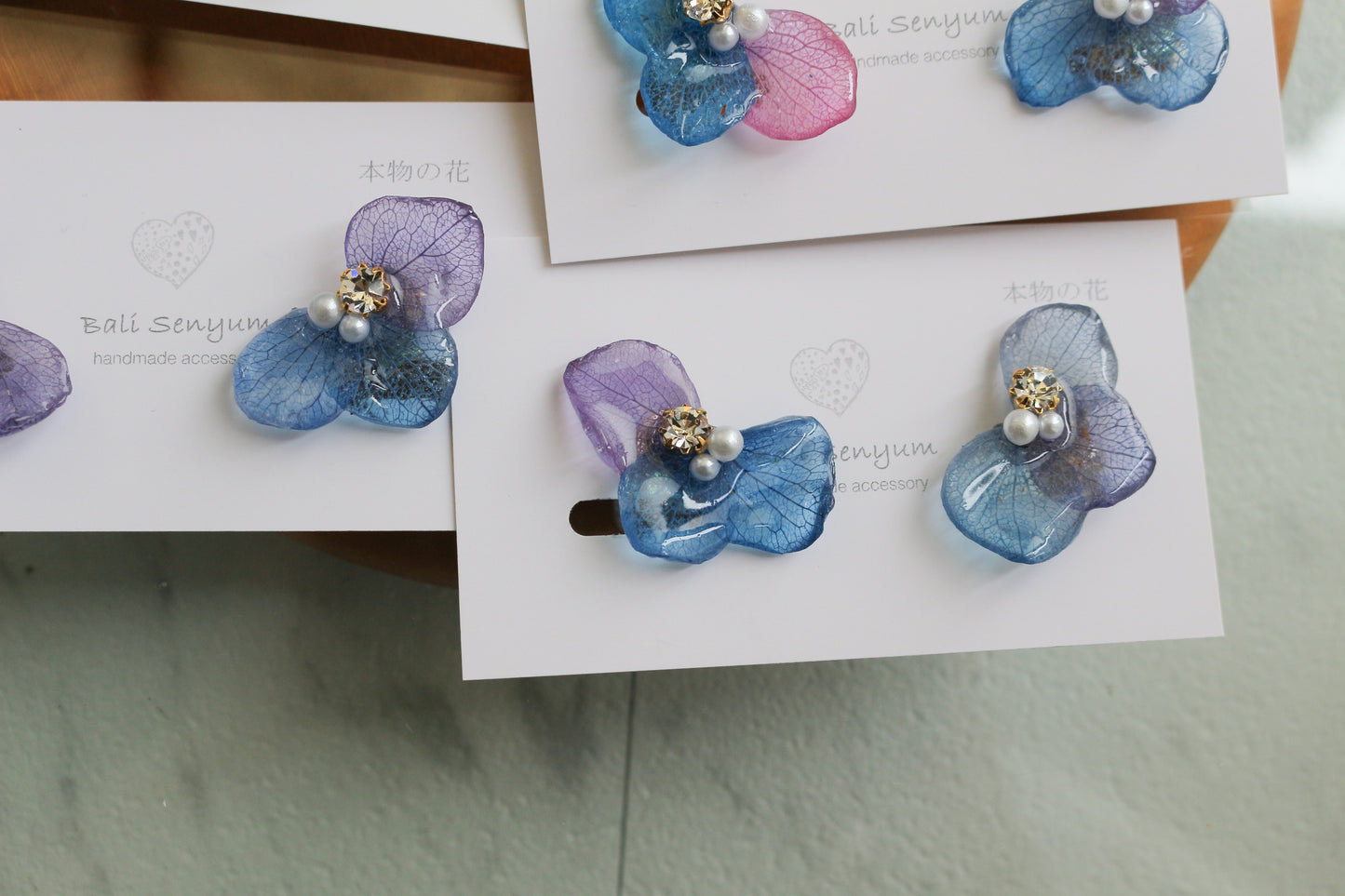 Gradation Hydrangea Wing No.125 - Clip-on(イヤリング)