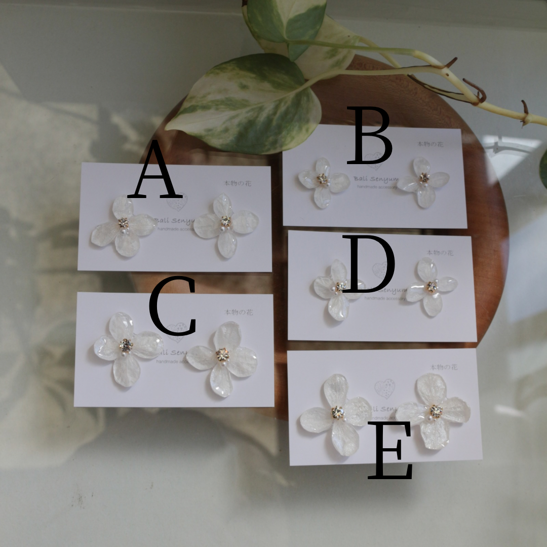 Hydrangea Petal  No.61 パーツ選べます。Clip-on or Titanium Pierce