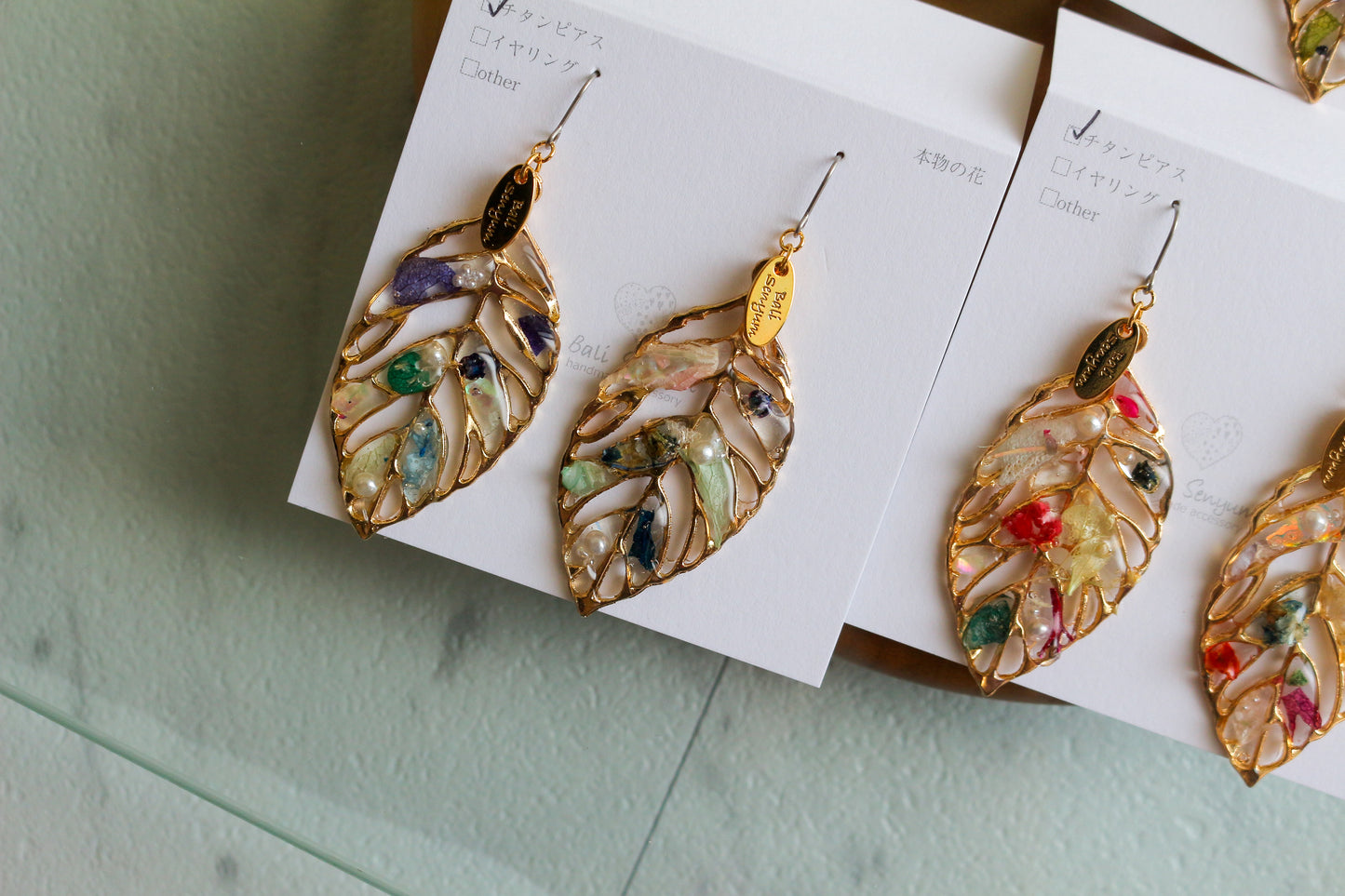Leaf Earrings With Seasonal Flower Petals No.41