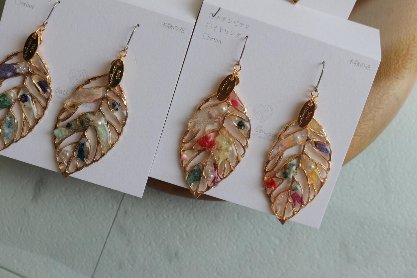 Leaf Earrings With Seasonal Flower Petals No.41