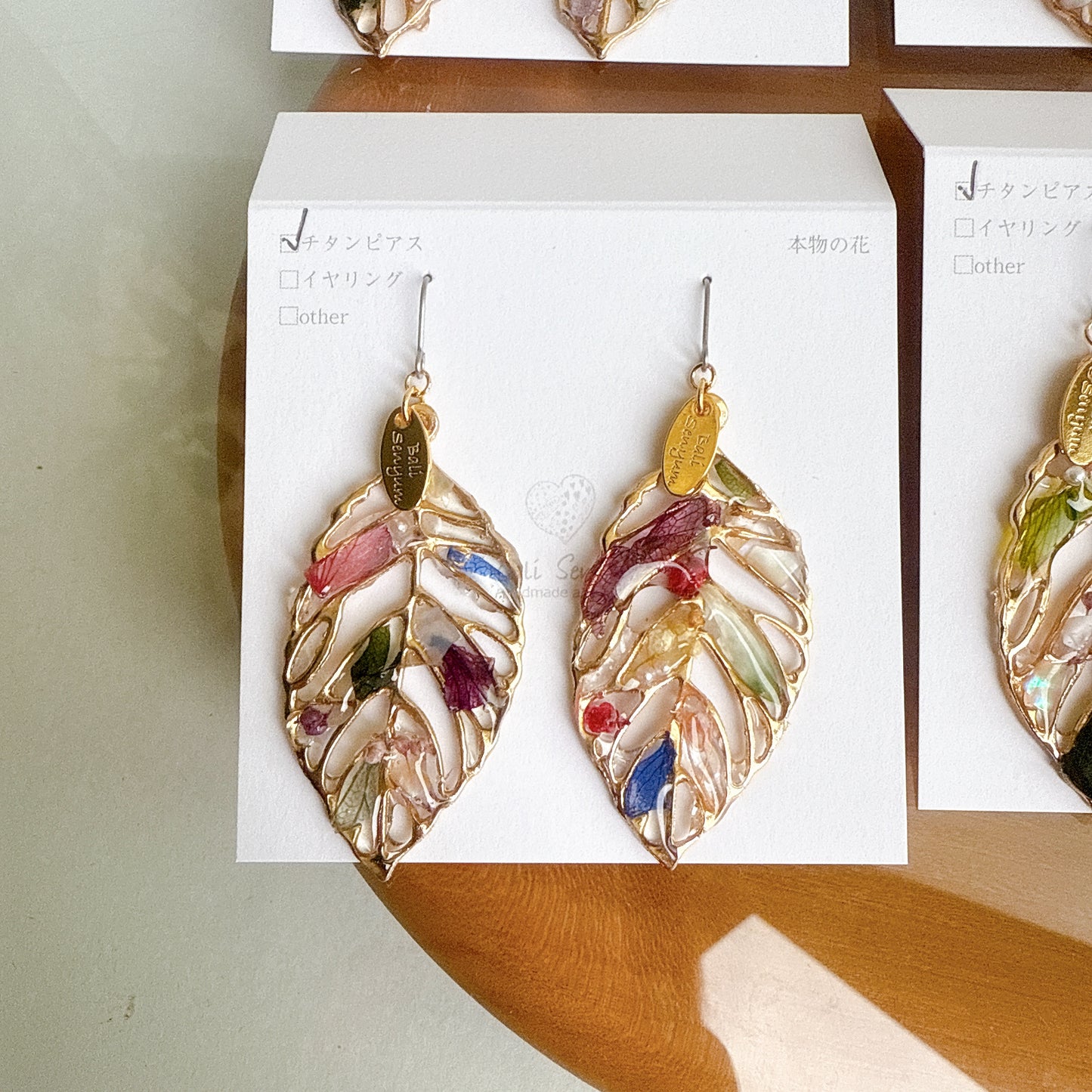 Leaf Earrings With Seasonal Flower Petals No.54 ピアスorイヤリング