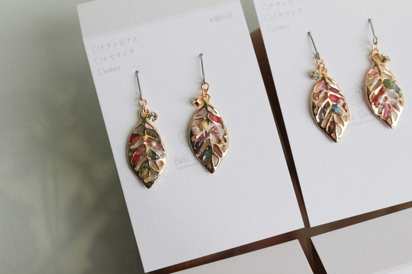 Small Leaf Earrings With Seasonal Flower Petals No.6 ピアス or イヤリング