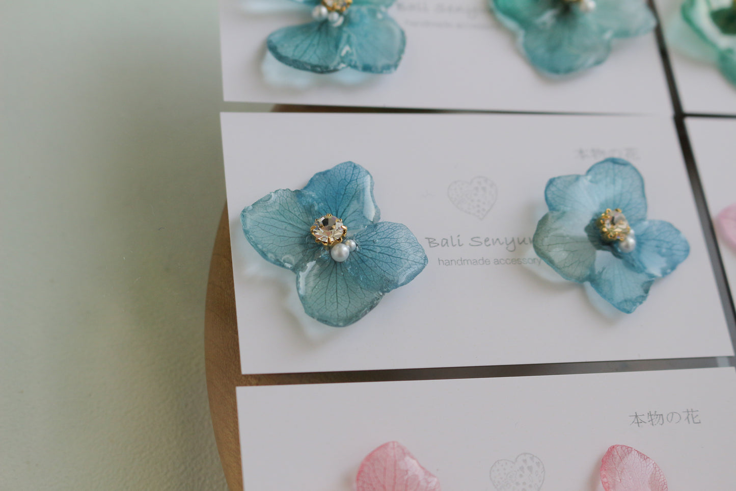 Hydrangea Petal No.56 パーツ選べます。Clip-on or Titanium Pierce