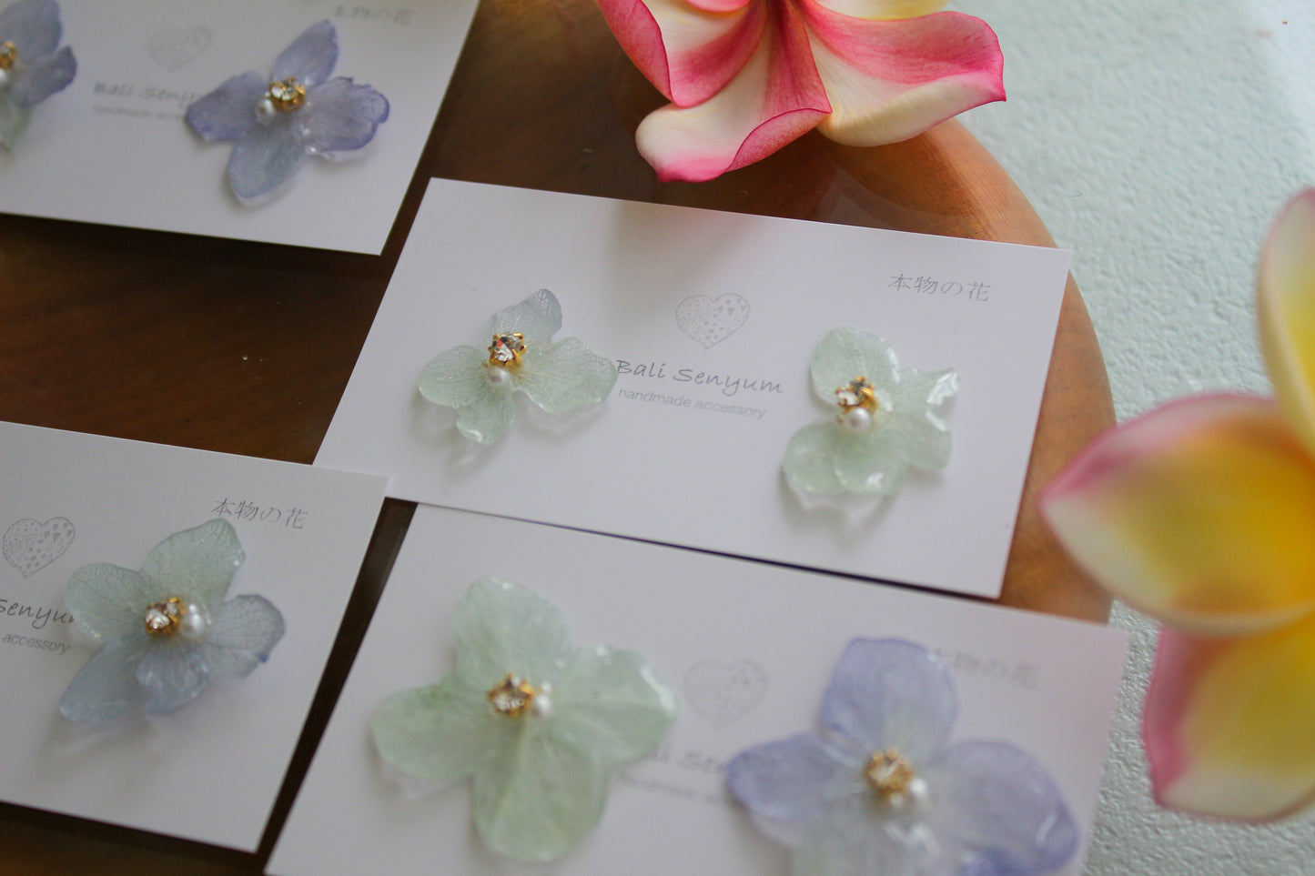 Hydrangea Petal No.13 パーツ選べます。Clip-on or Titanium Pierce