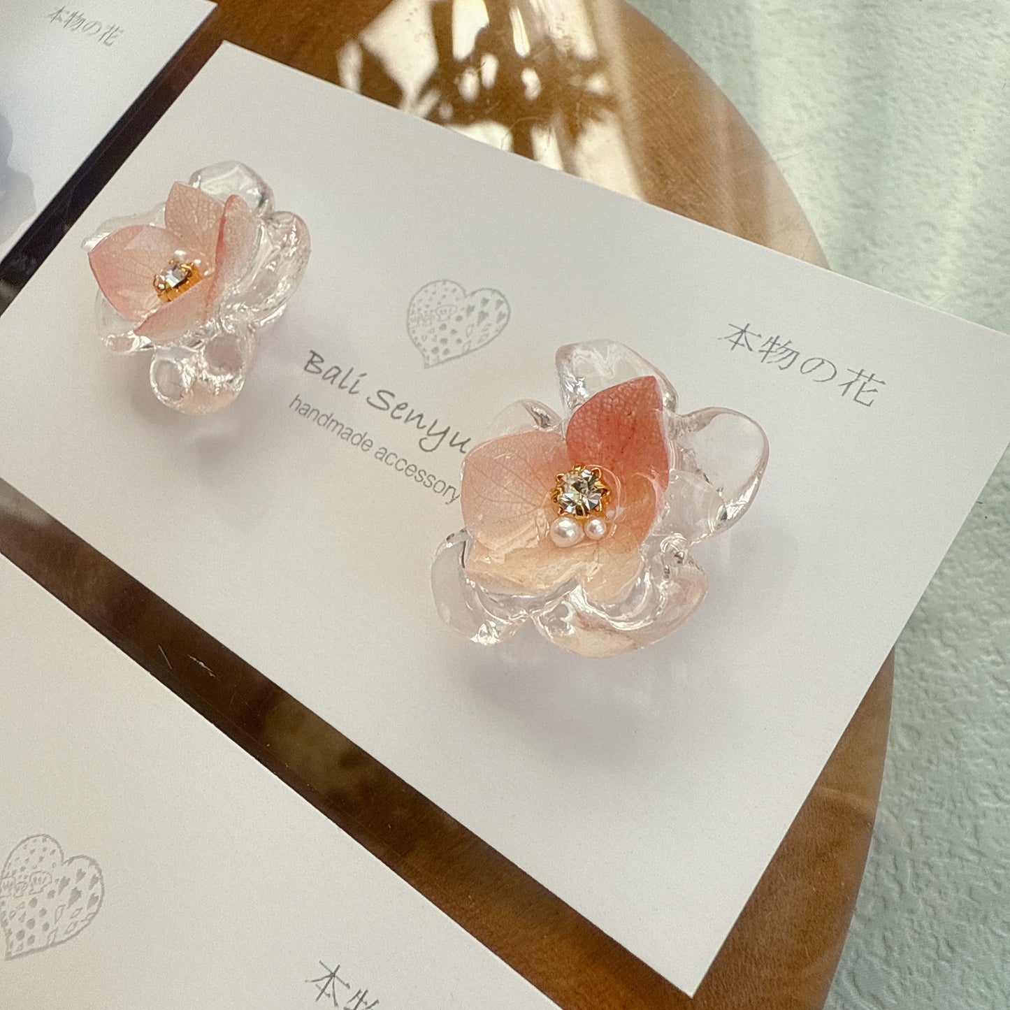 Clear Petals & Flower No.14パーツ選べます。Clip-on or Titanium Pierce