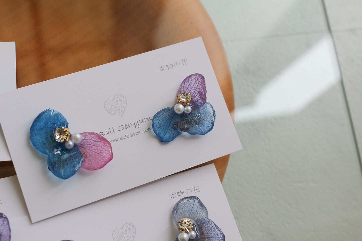 Gradation Hydrangea Wing No.125 - Clip-on(イヤリング)