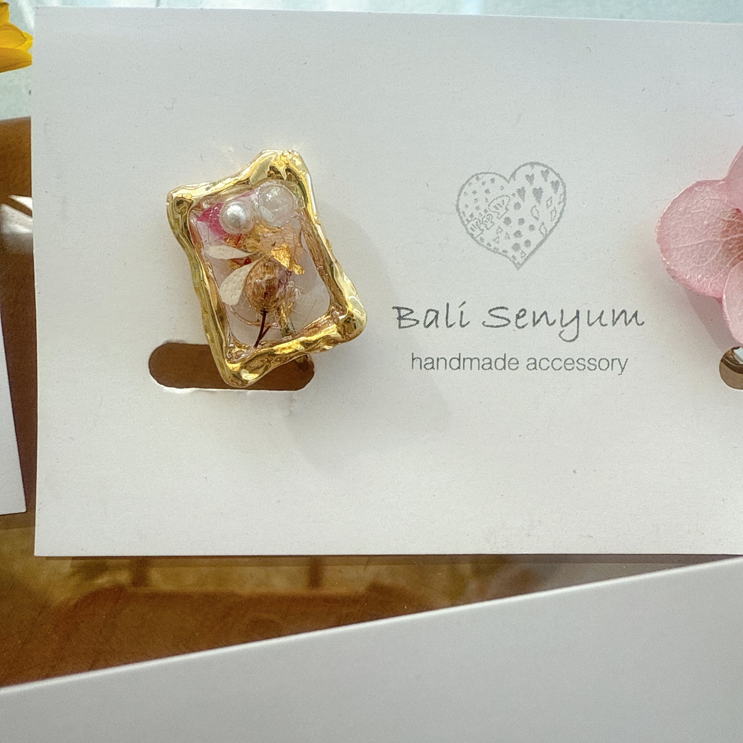 Hydrangea and Flower Medallion イヤリング Clip-on No.15