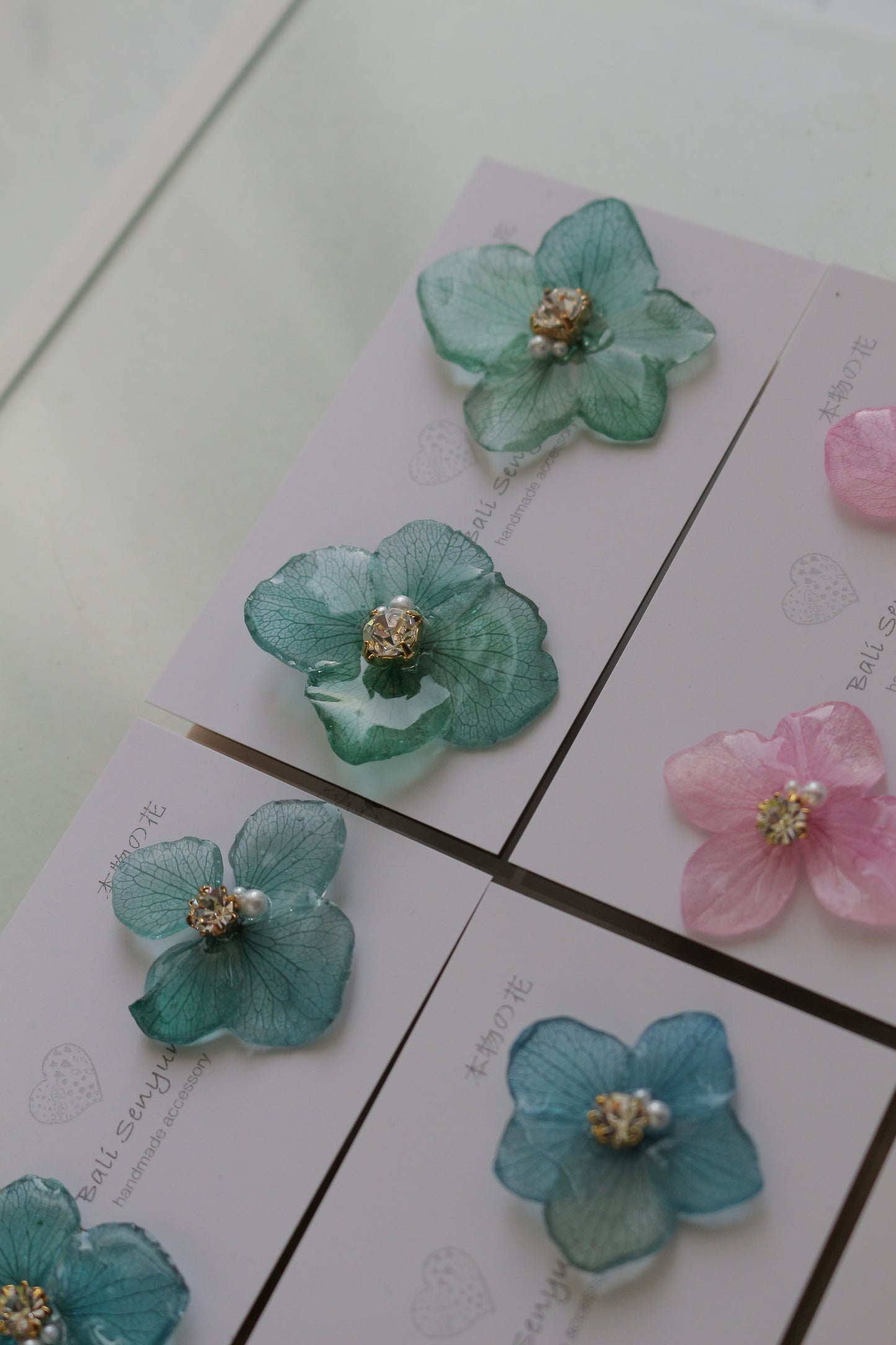 Hydrangea Petal No.56 パーツ選べます。Clip-on or Titanium Pierce