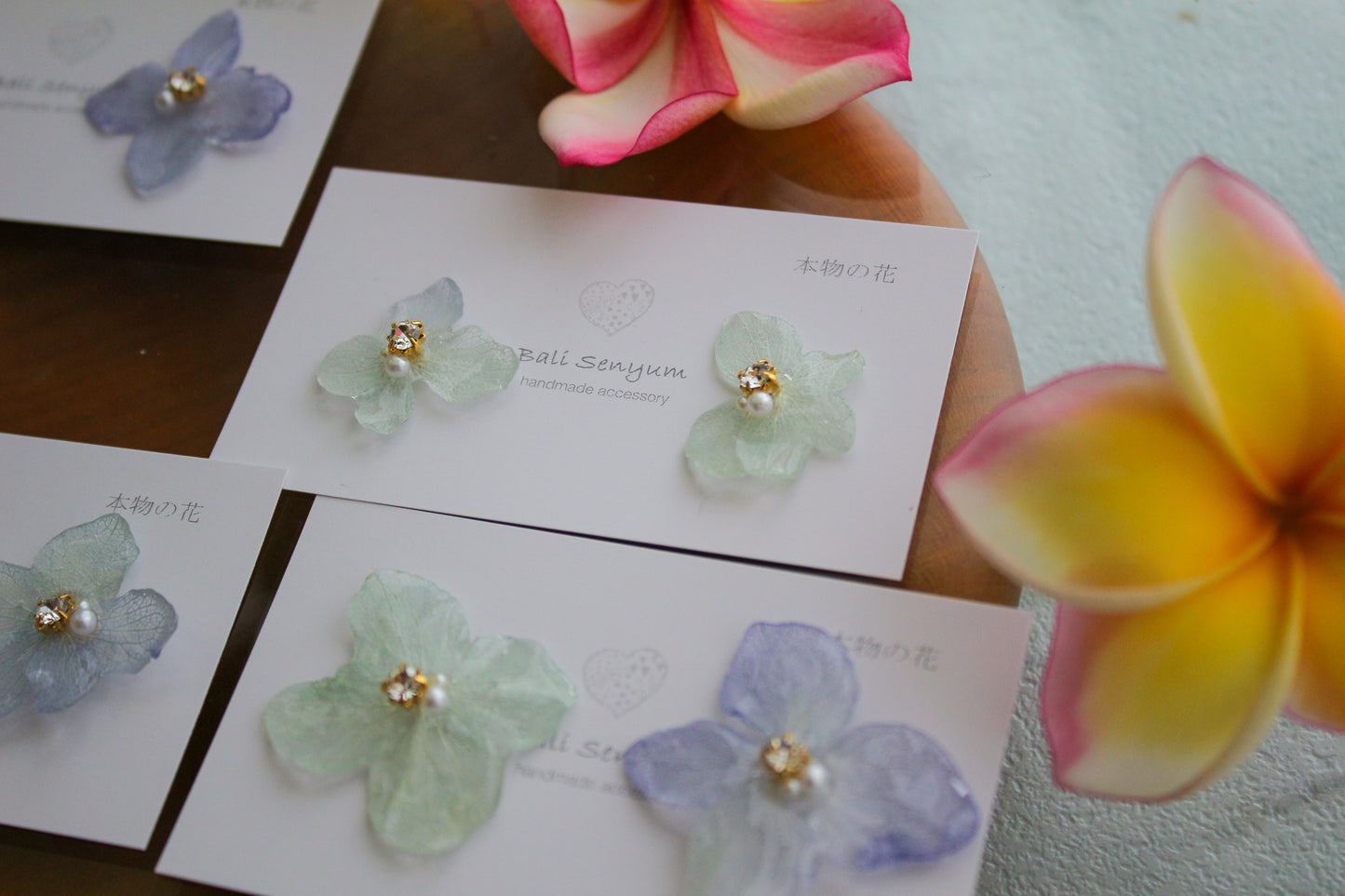 Hydrangea Petal No.13 パーツ選べます。Clip-on or Titanium Pierce