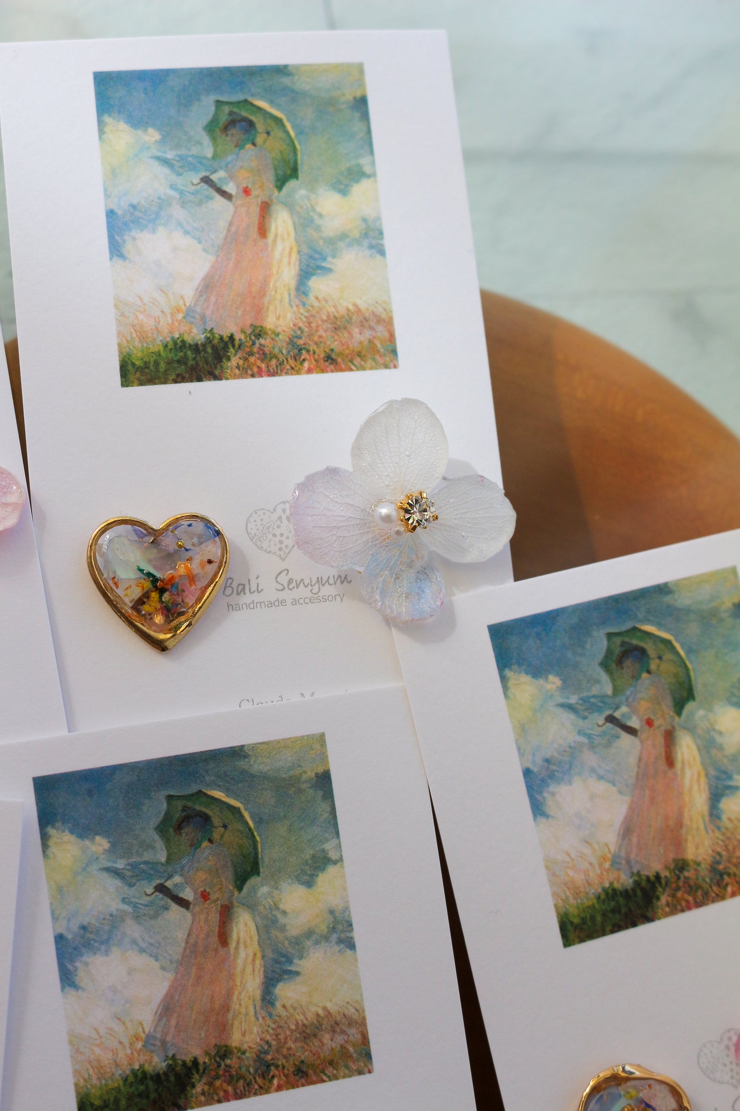 Monet Inspired Flower Earrings No.5 イヤリングClip-on 日傘をさす女性