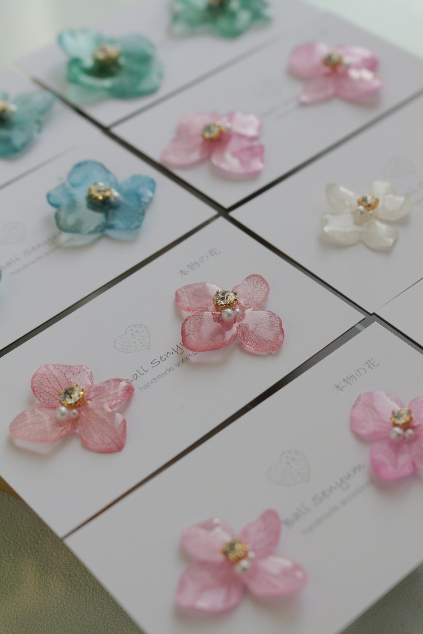 Hydrangea Petal No.56 パーツ選べます。Clip-on or Titanium Pierce