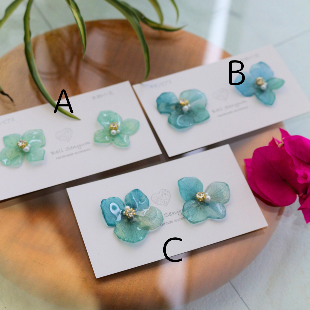 Hydrangea Petal No.35 パーツ選べます。Clip-on or Titanium Pierce  