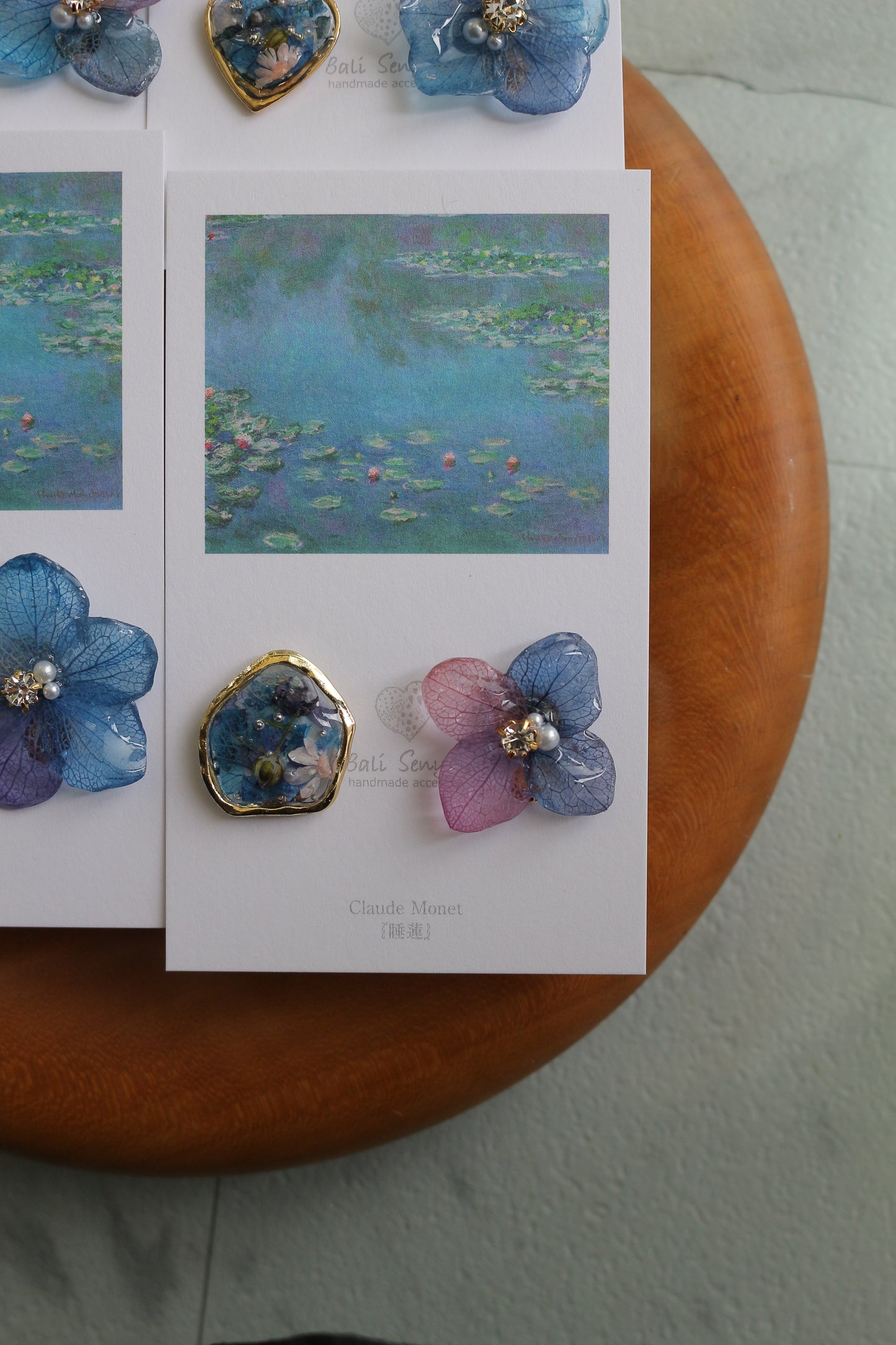 Monet's Water Lilies Inspired Flower and Medallion No.10 イヤリング Clip-on 睡蓮