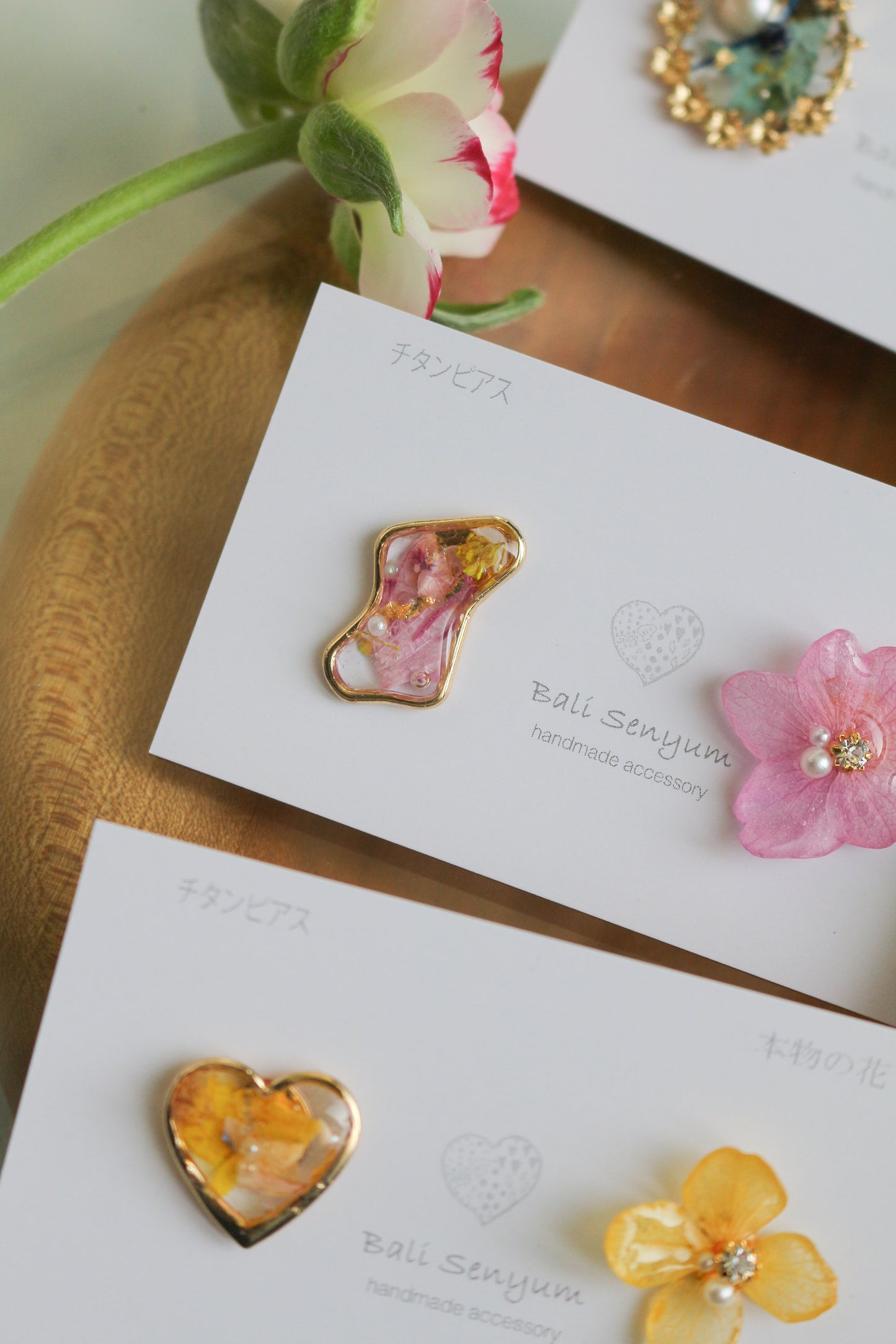 Hydrangea and Flower Medallion チタンピアス Titanium Pierce Earring No.14