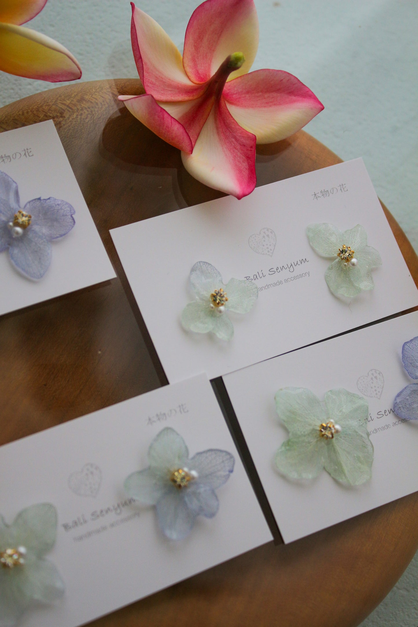 Hydrangea Petal No.13 パーツ選べます。Clip-on or Titanium Pierce