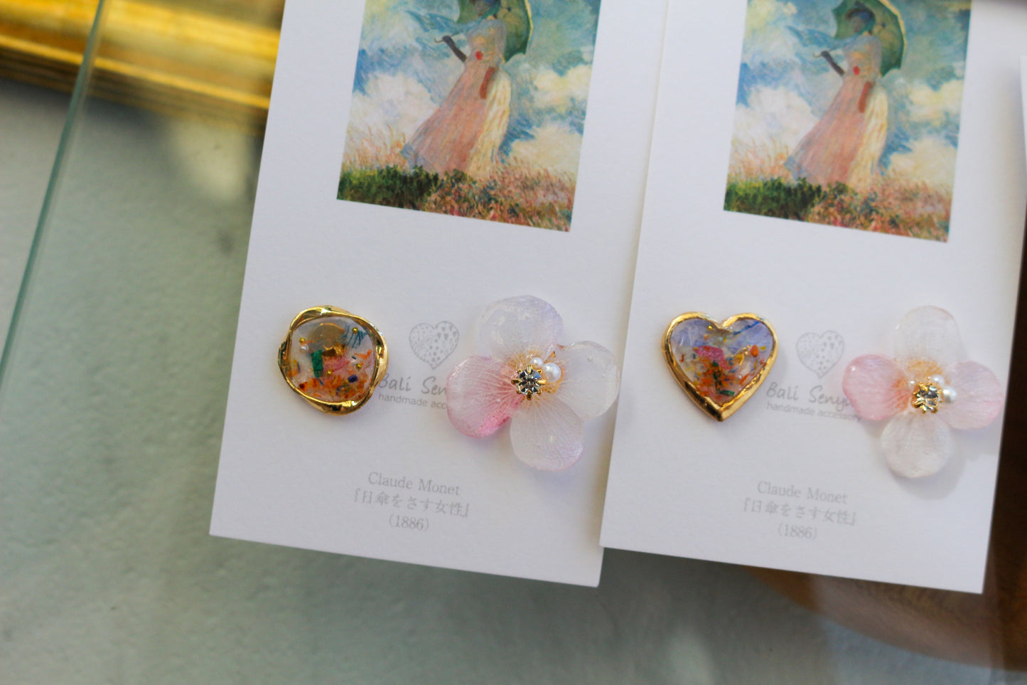 Monet Inspired Flower Earrings No.6 ピアスTitanium Pierce 日傘をさす女性