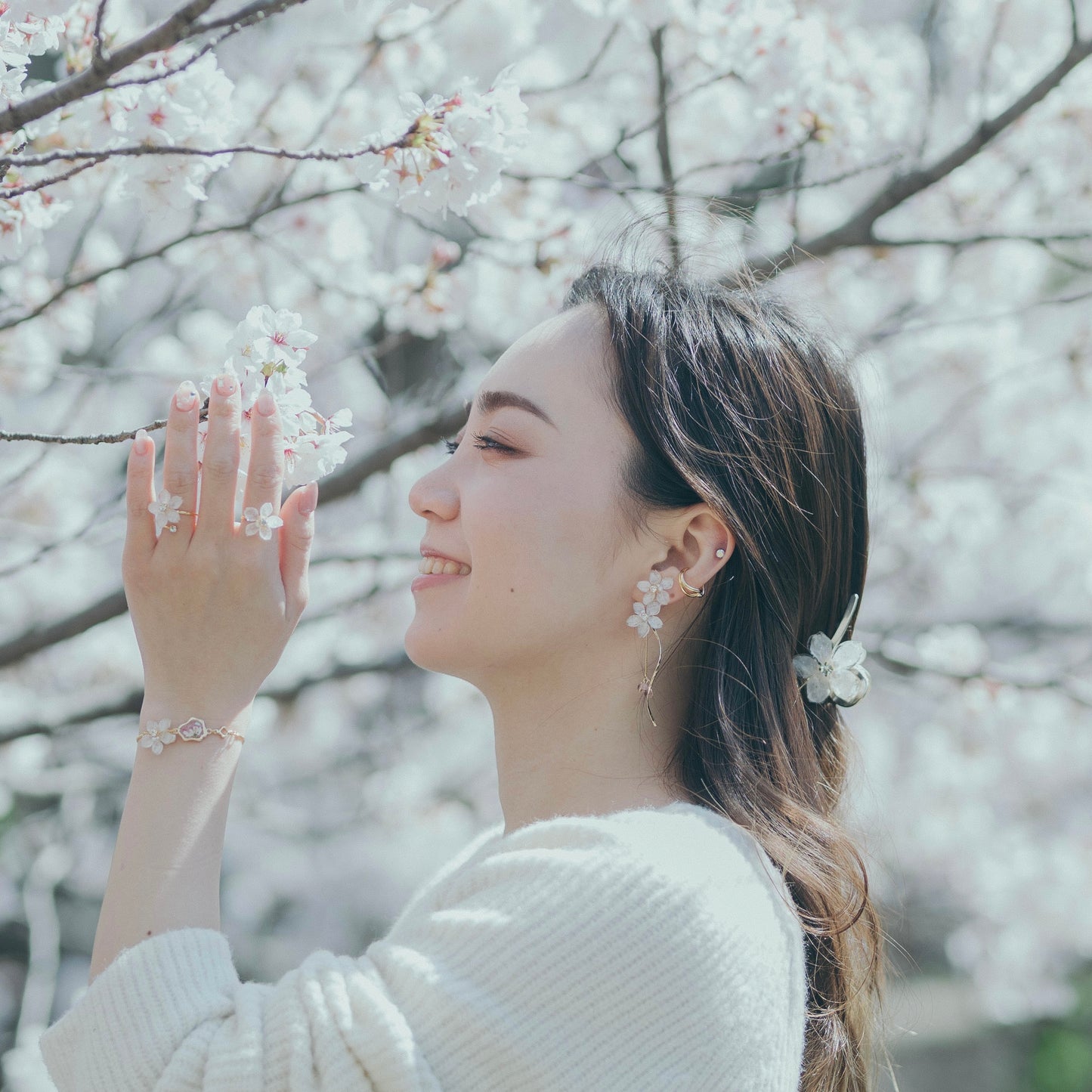 Real "Someiyoshino" Sakura Earring - White Sakura "凛"