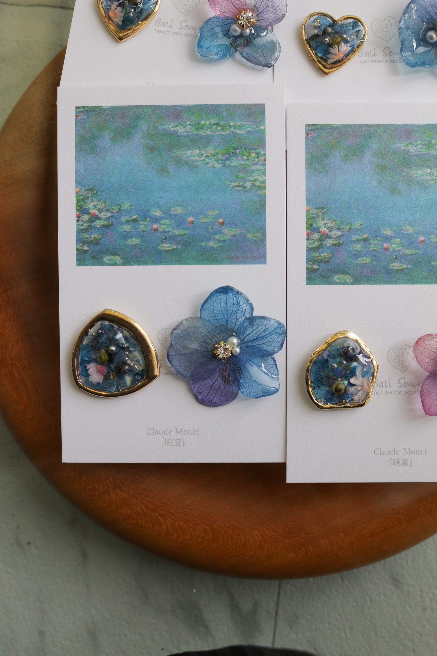 Monet's Water Lilies Inspired Flower and Medallion No.10 イヤリング Clip-on 睡蓮