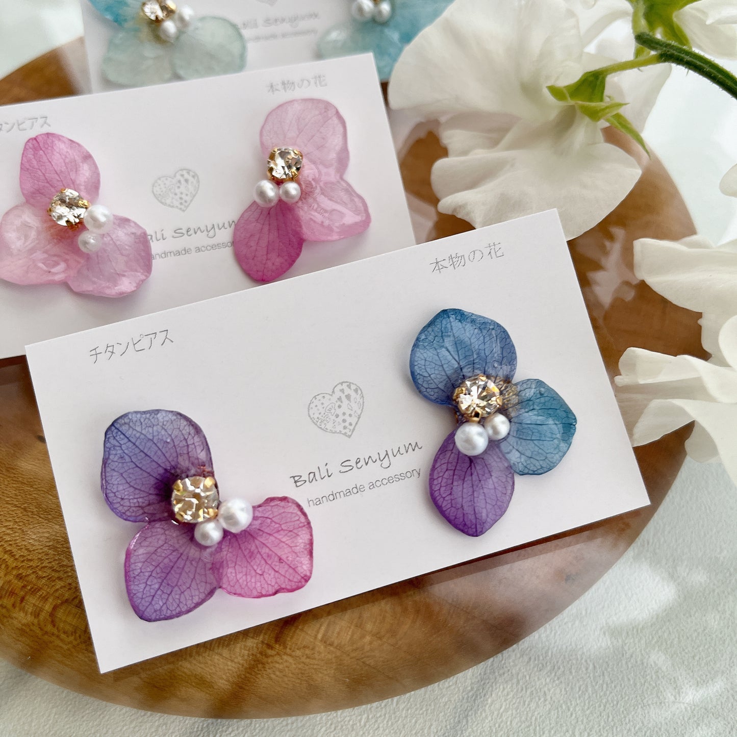 Gradation Hydrangea Wing No.92- Titanium Pierce(ピアス)
