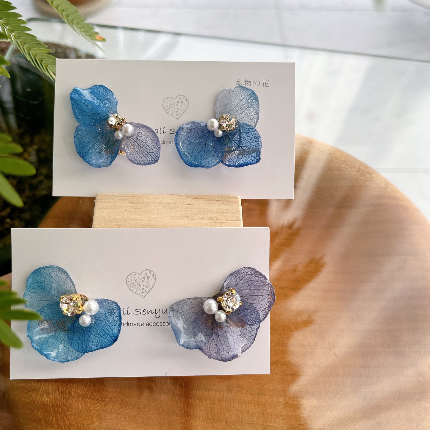 Gradation Hydrangea Wing No.82 - Clip-on(イヤリング)