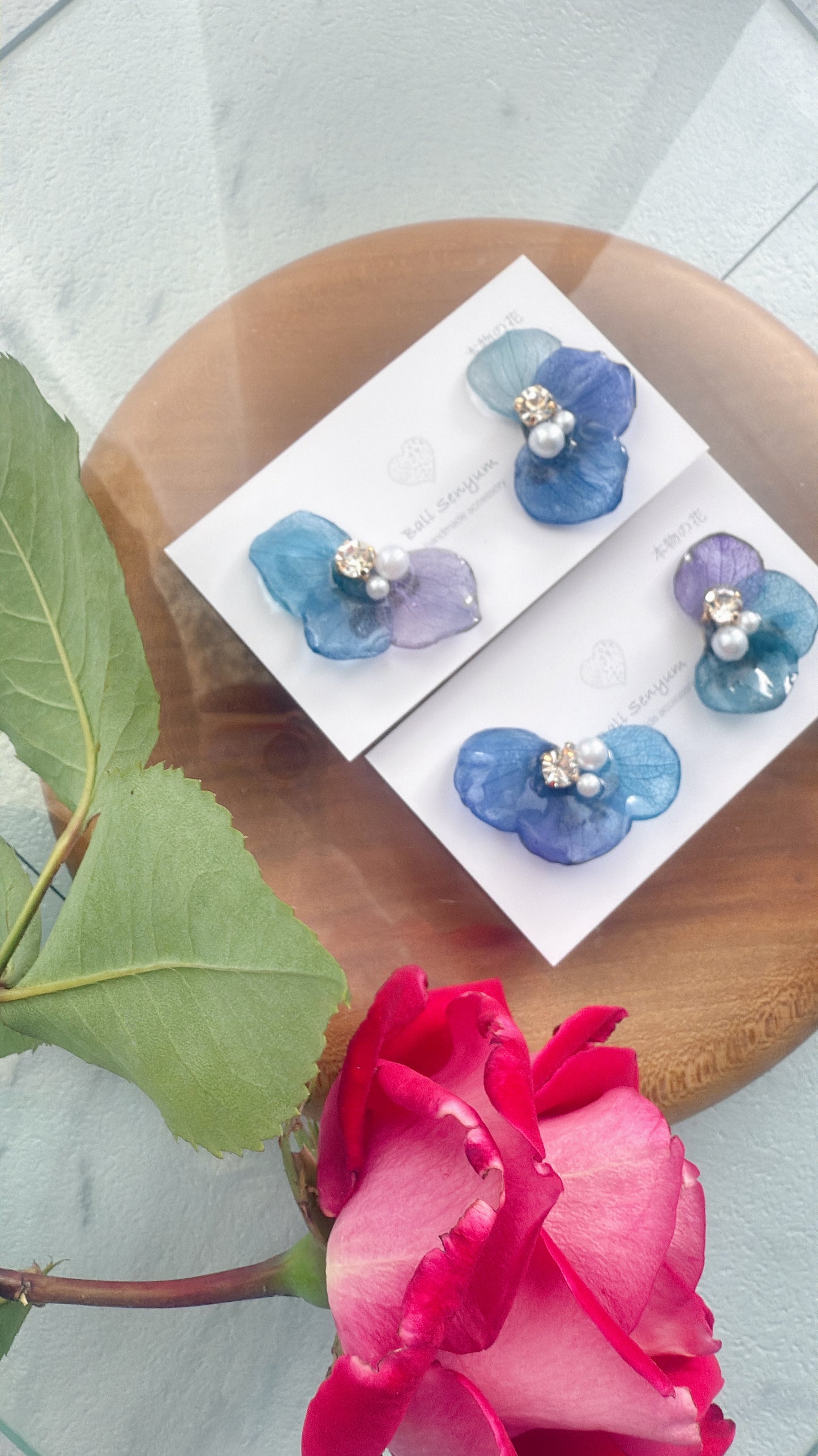 Gradation Hydrangea Wing No.114 - Clip-on(イヤリング)