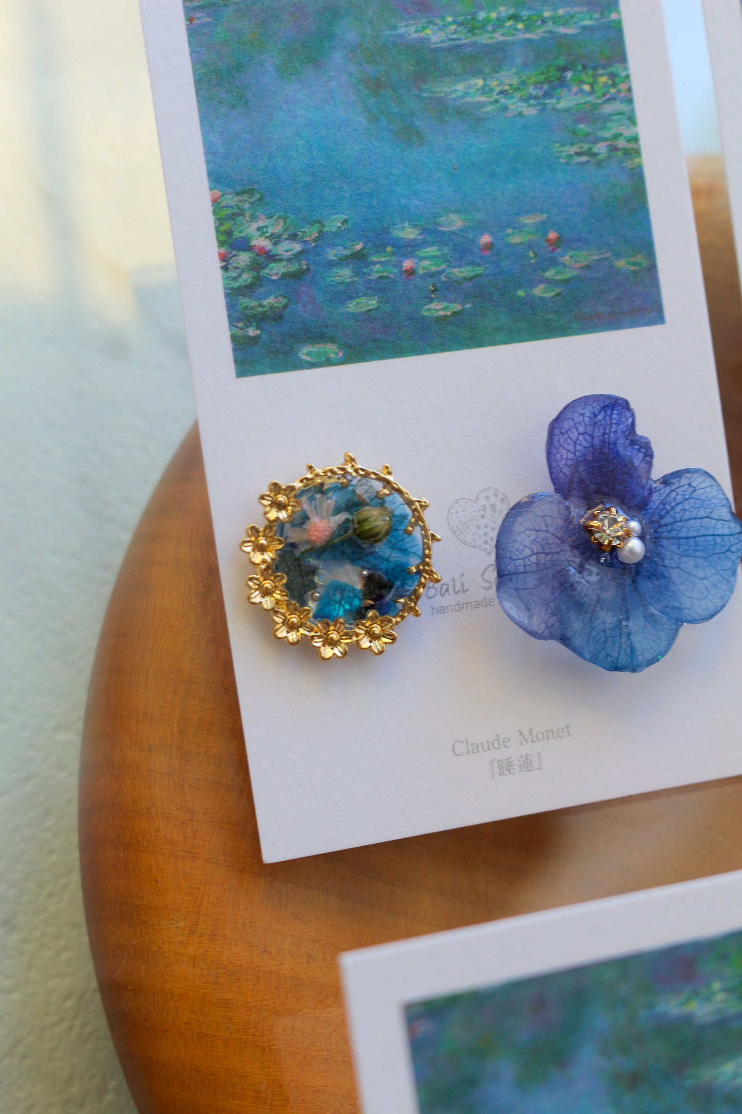 Monet's Water Lilies Inspired Flower and Medallion No.8 イヤリング Clip-on 睡蓮