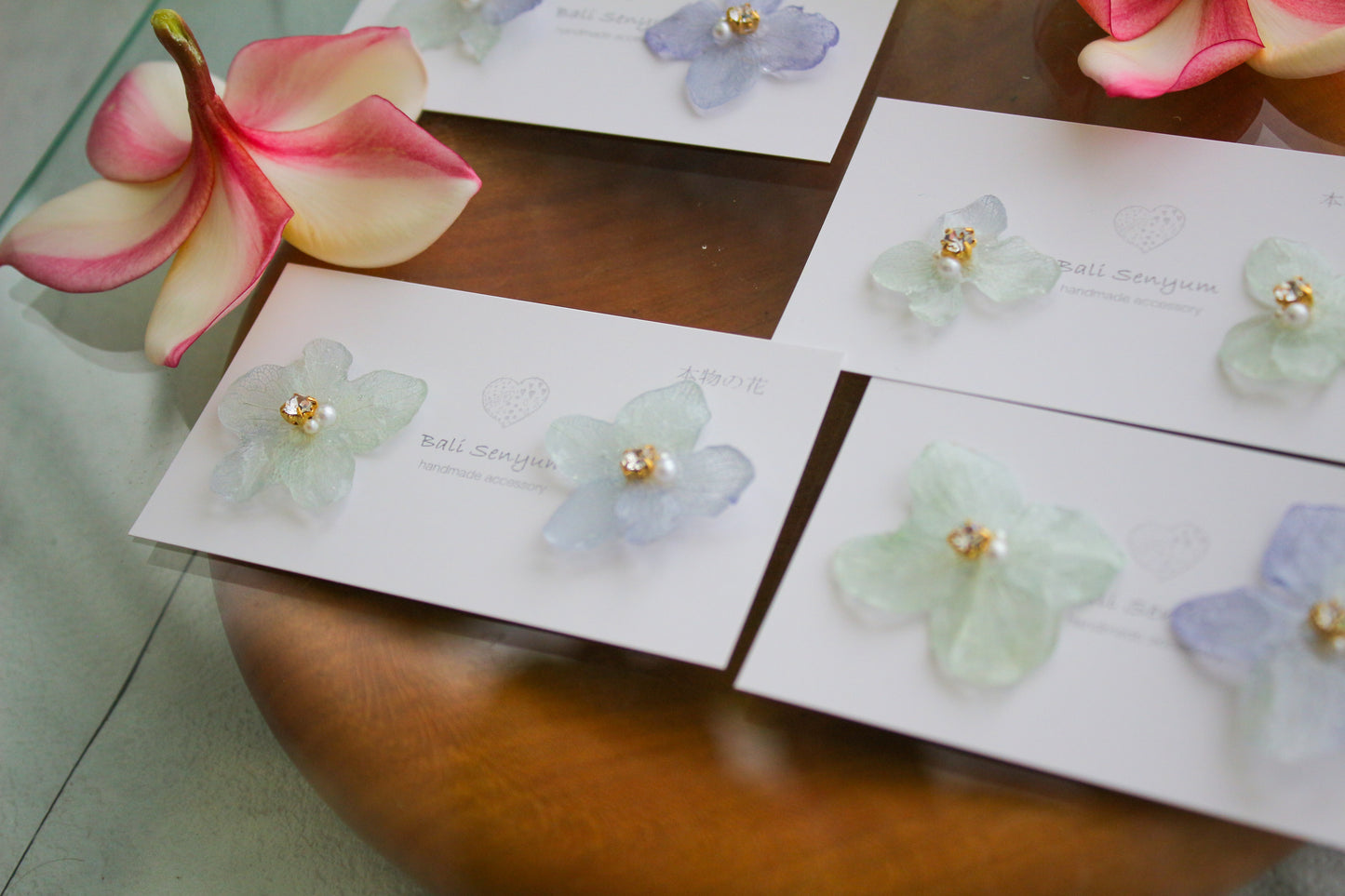 Hydrangea Petal No.13 パーツ選べます。Clip-on or Titanium Pierce