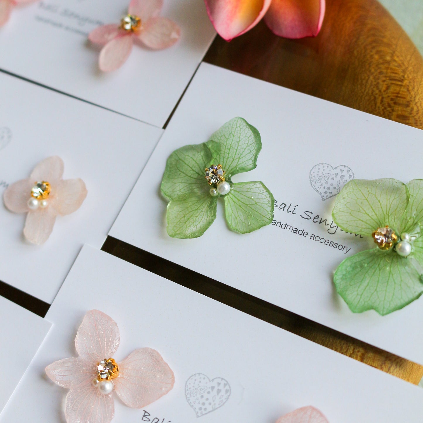 Hydrangea Petal No.35 パーツ選べます。Clip-on or Titanium Pierce