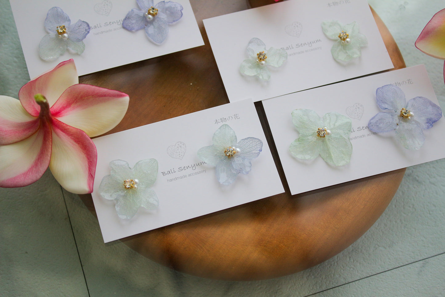 Hydrangea Petal No.13 パーツ選べます。Clip-on or Titanium Pierce