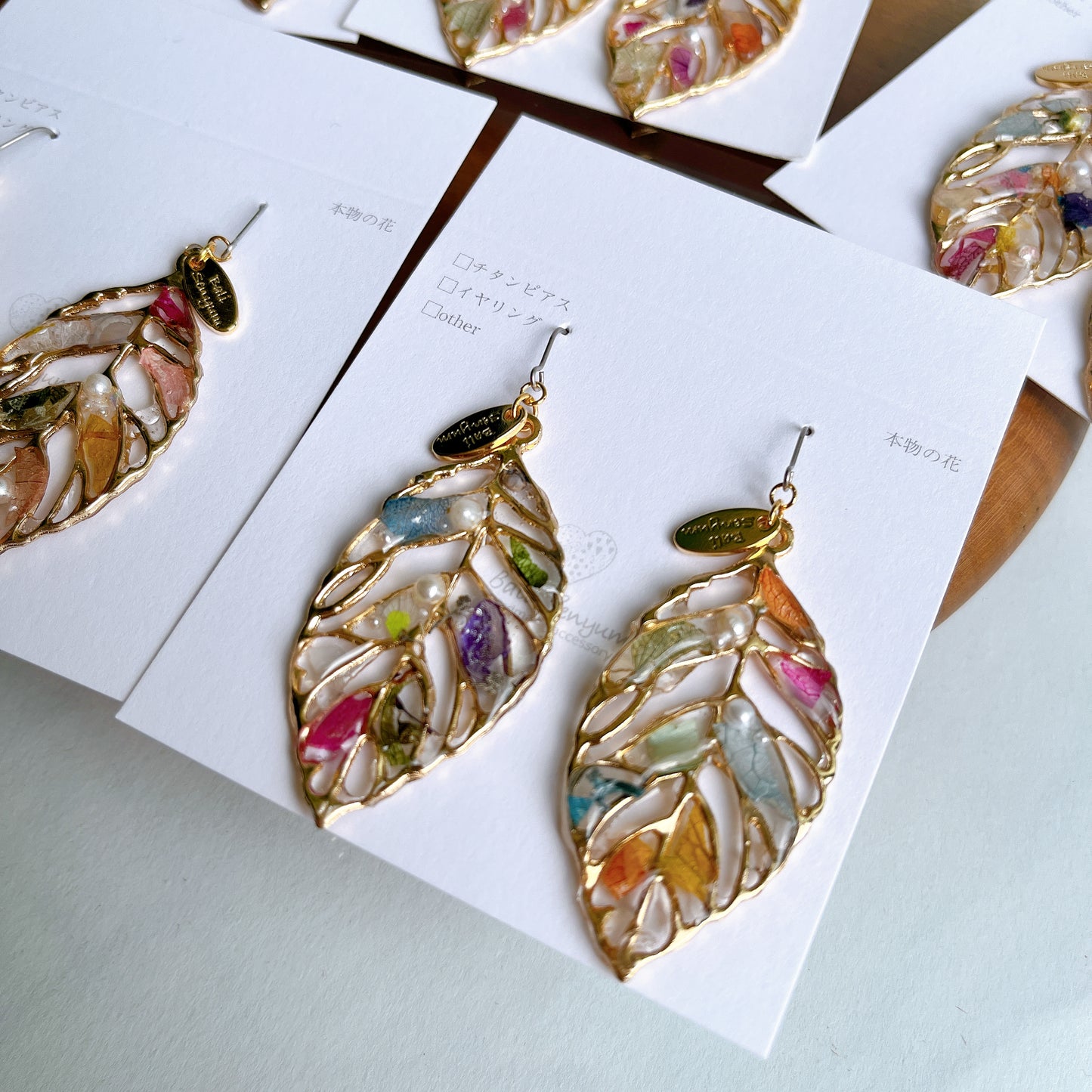 Leaf Earrings With Seasonal Flower Petals No.47 ピアスorイヤリング