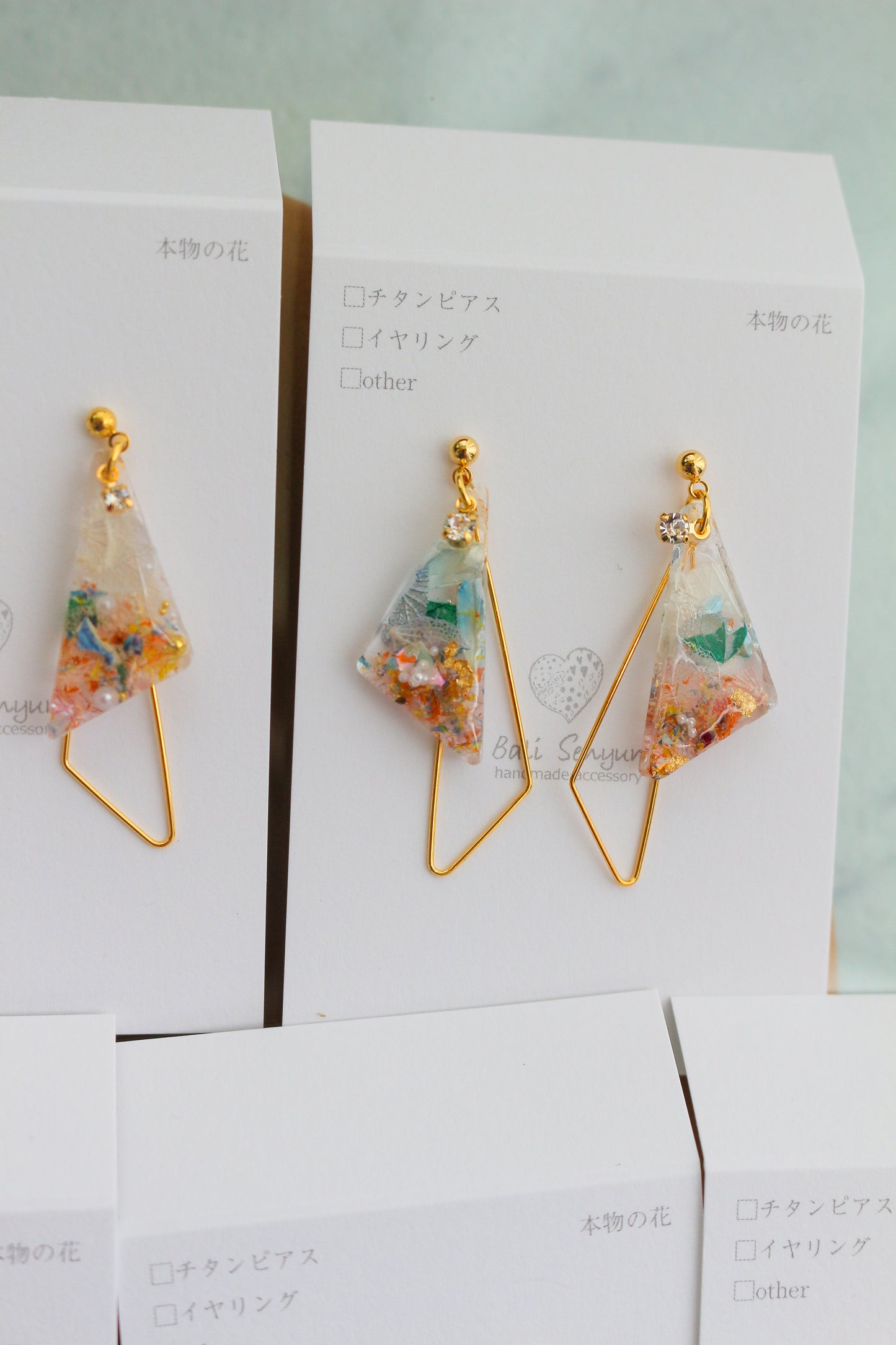 Claude Monet Woman with a Parasol Inspired Triangular Floral Earrings - 散歩 日傘をさす女性