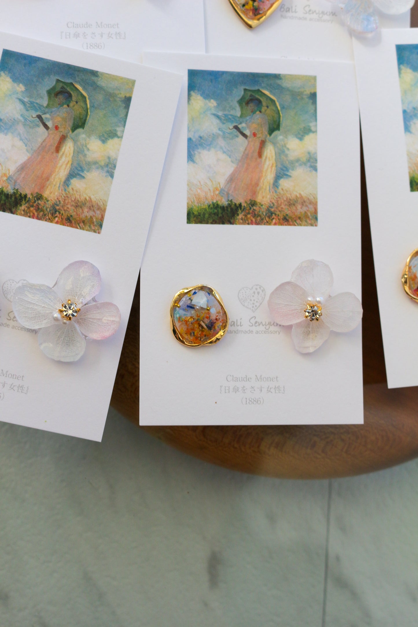 Monet Inspired Flower Earrings No.5 イヤリングClip-on 日傘をさす女性