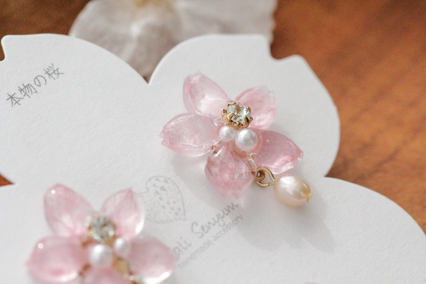Small Someiyoshino Sakura Earrings with Pearl #S040