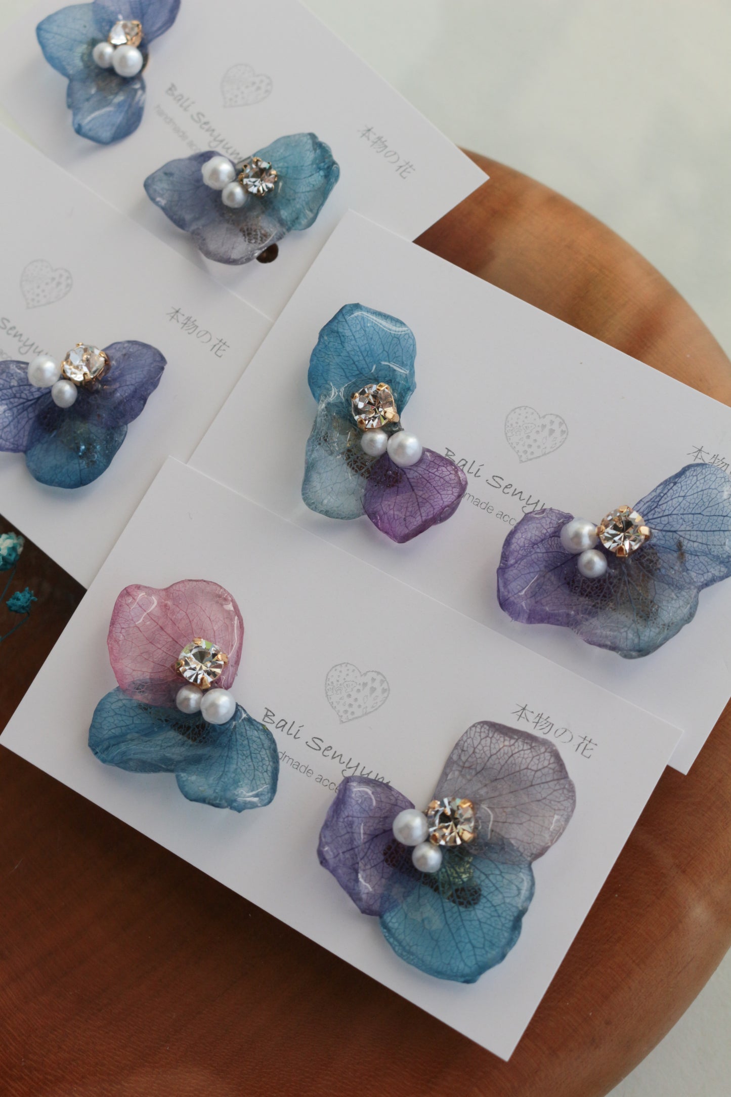 Gradation Hydrangea Wing No.132 - Clip-on(イヤリング)