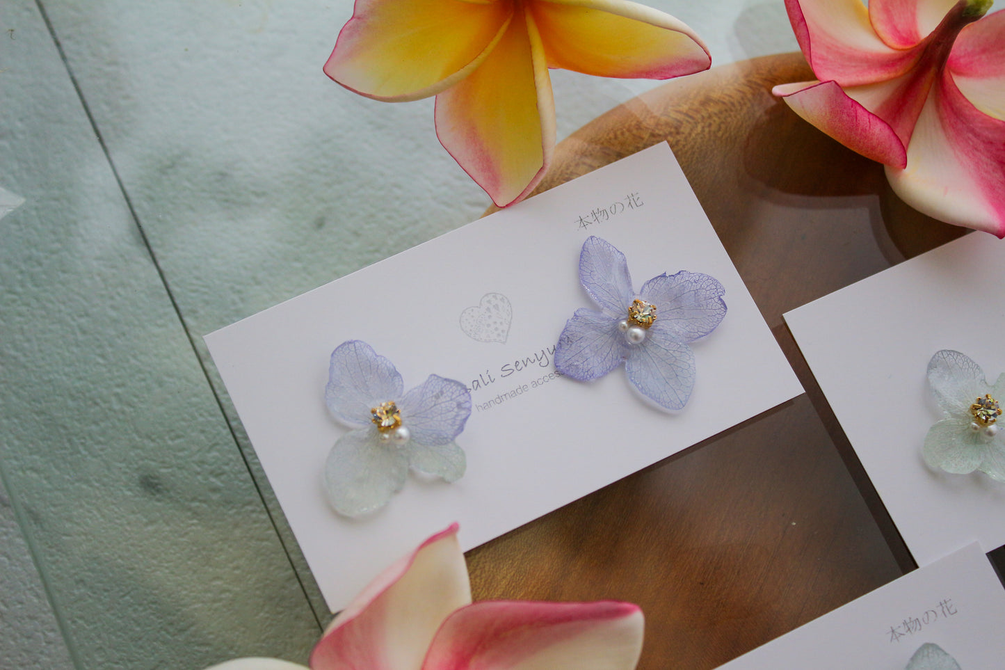 Hydrangea Petal No.13 パーツ選べます。Clip-on or Titanium Pierce