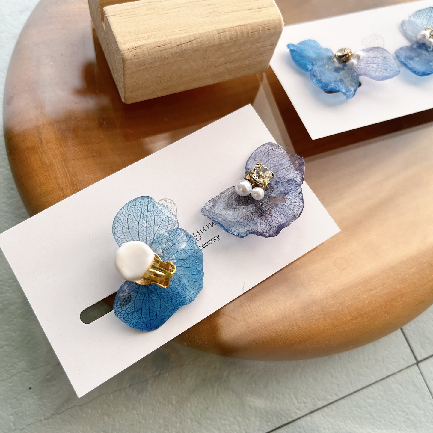 Gradation Hydrangea Wing No.82 - Clip-on(イヤリング)