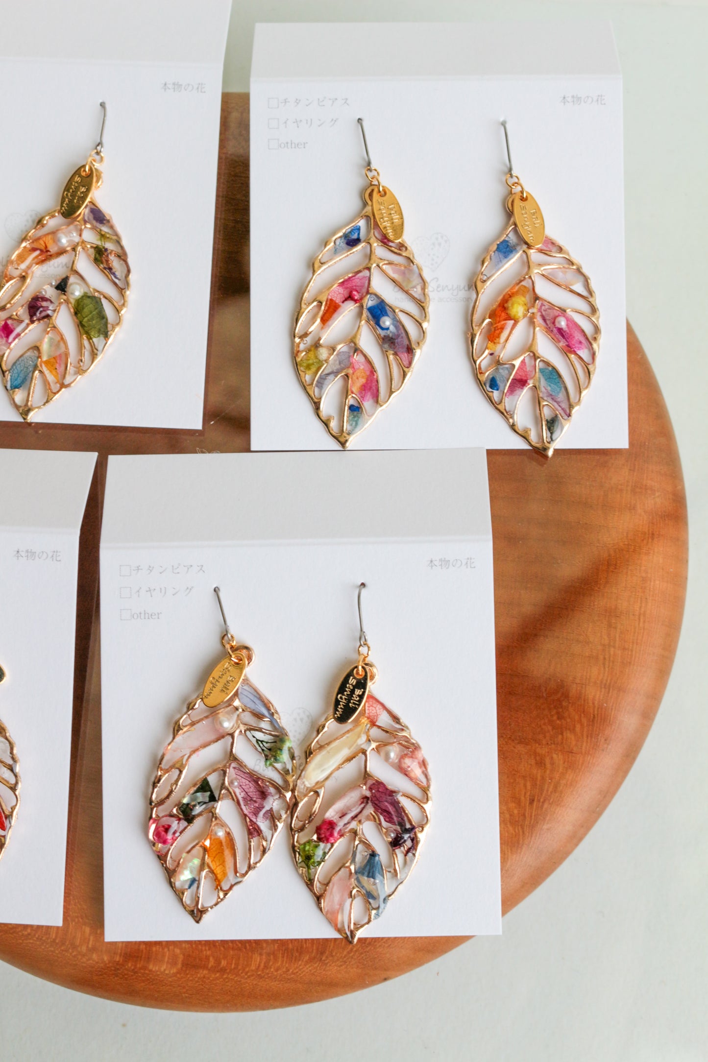 Leaf Earrings With Seasonal Flower Petals No.57 ピアスorイヤリング