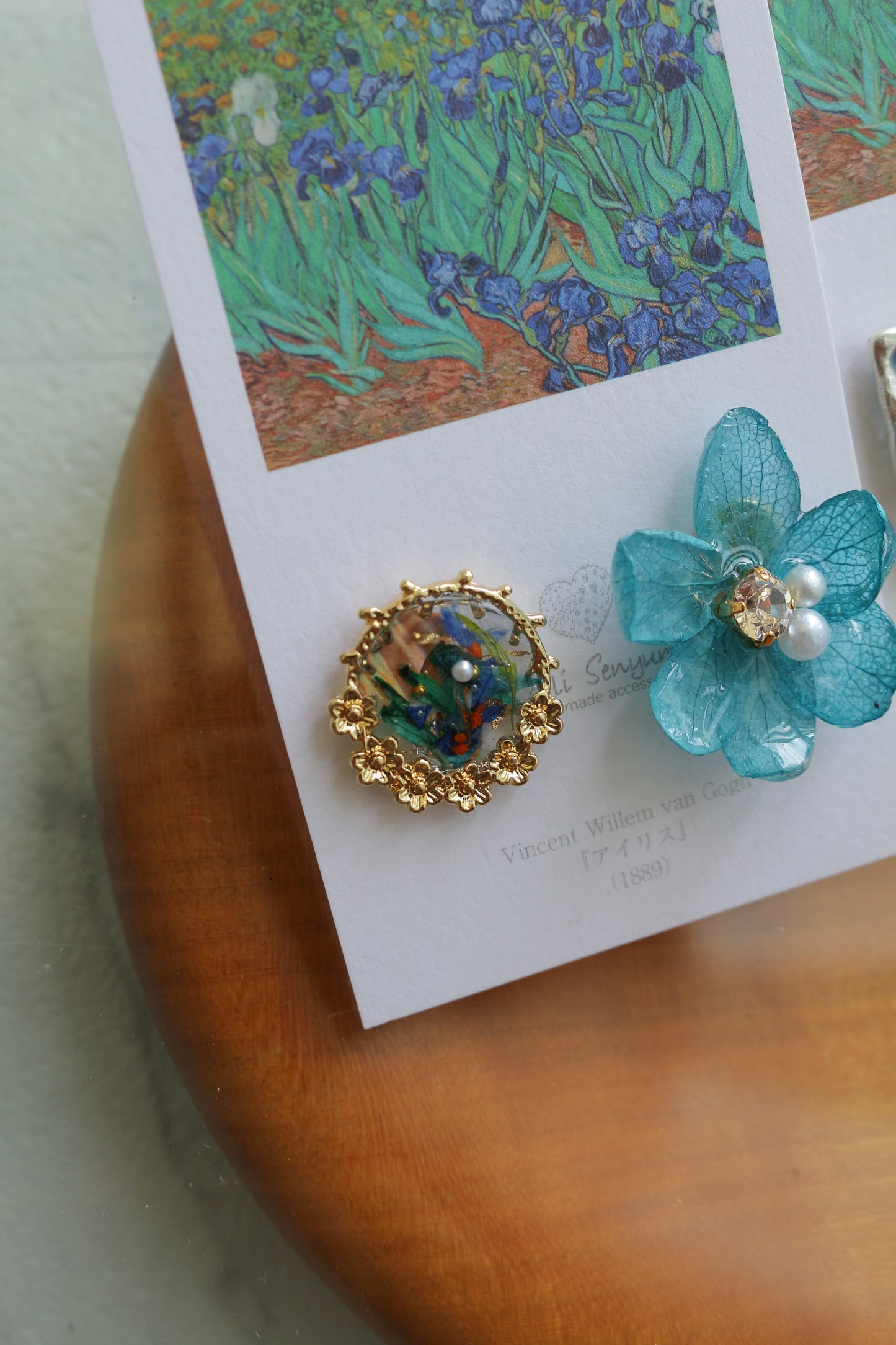 Gogh Inspired Flower and Medallion No.3 イヤリング Clip-on アイリス