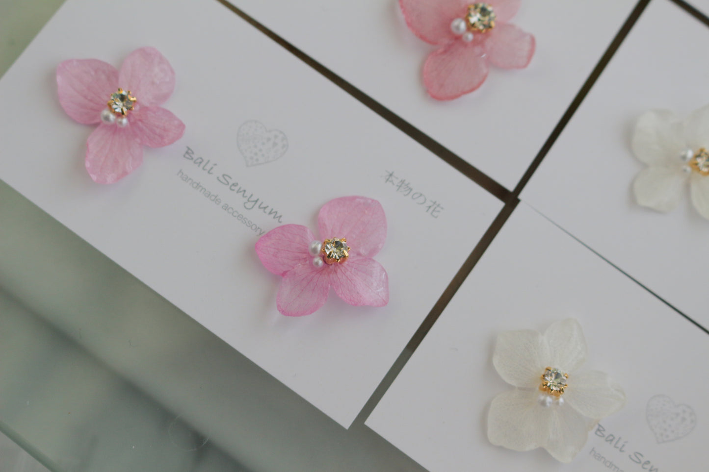 Hydrangea Petal No.56 パーツ選べます。Clip-on or Titanium Pierce