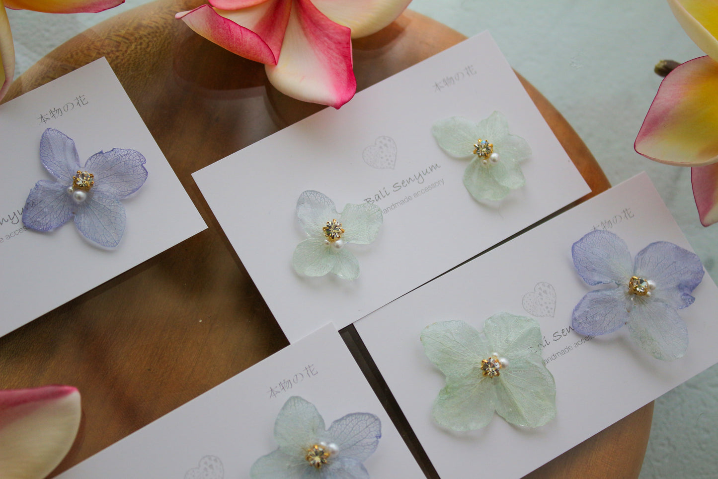 Hydrangea Petal No.13 パーツ選べます。Clip-on or Titanium Pierce