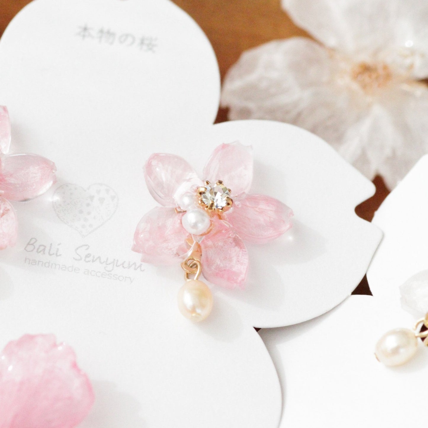 Small Someiyoshino Sakura Earrings with Pearl #S040