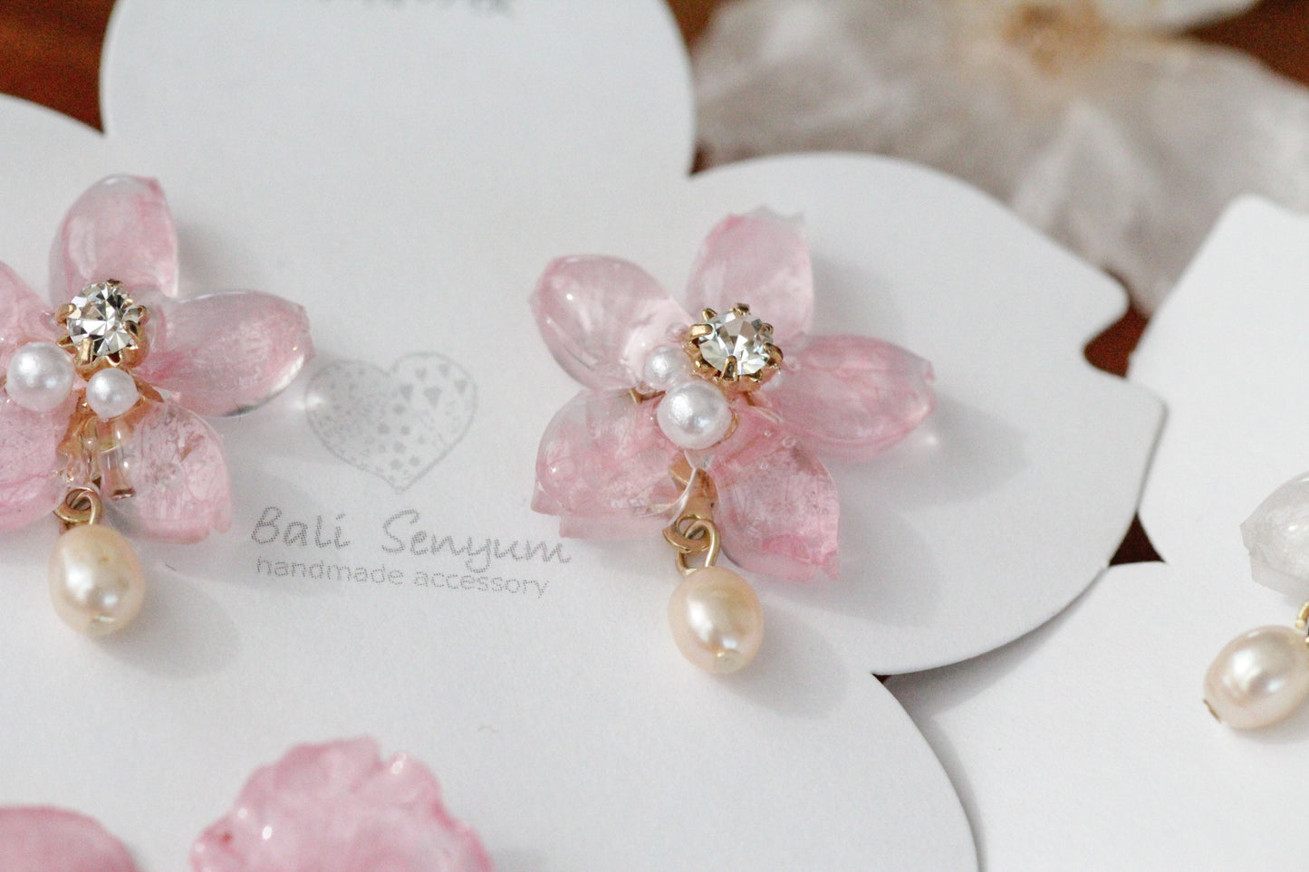 Small Someiyoshino Sakura Earrings with Pearl #S040