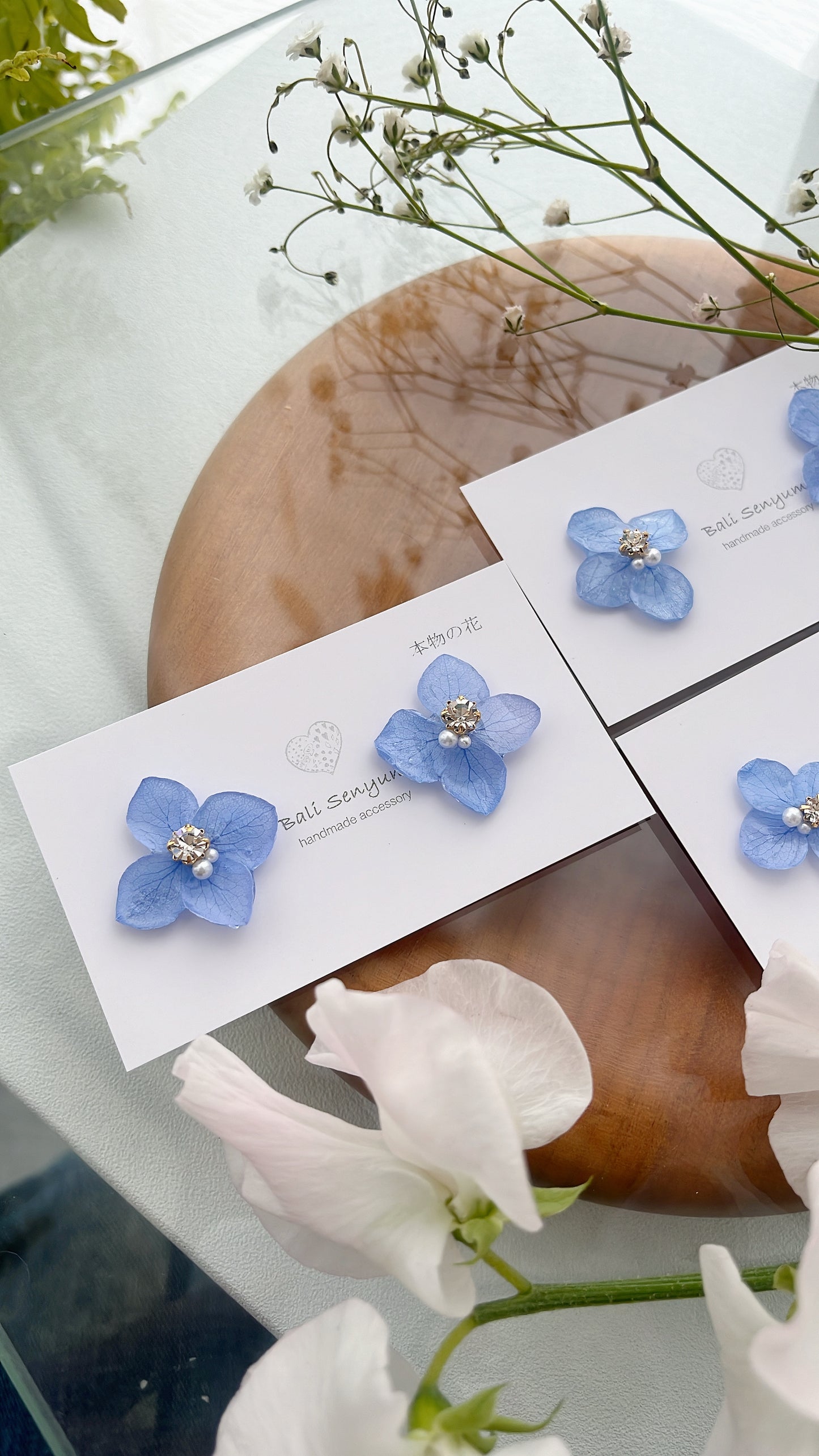 Hydrangea Petal No.50パーツ選べます。Clip-on or Titanium Pierce