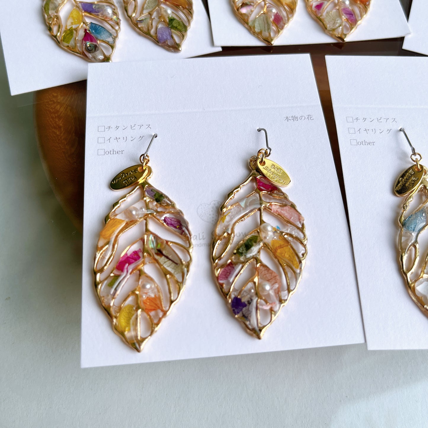 Leaf Earrings With Seasonal Flower Petals No.47 ピアスorイヤリング